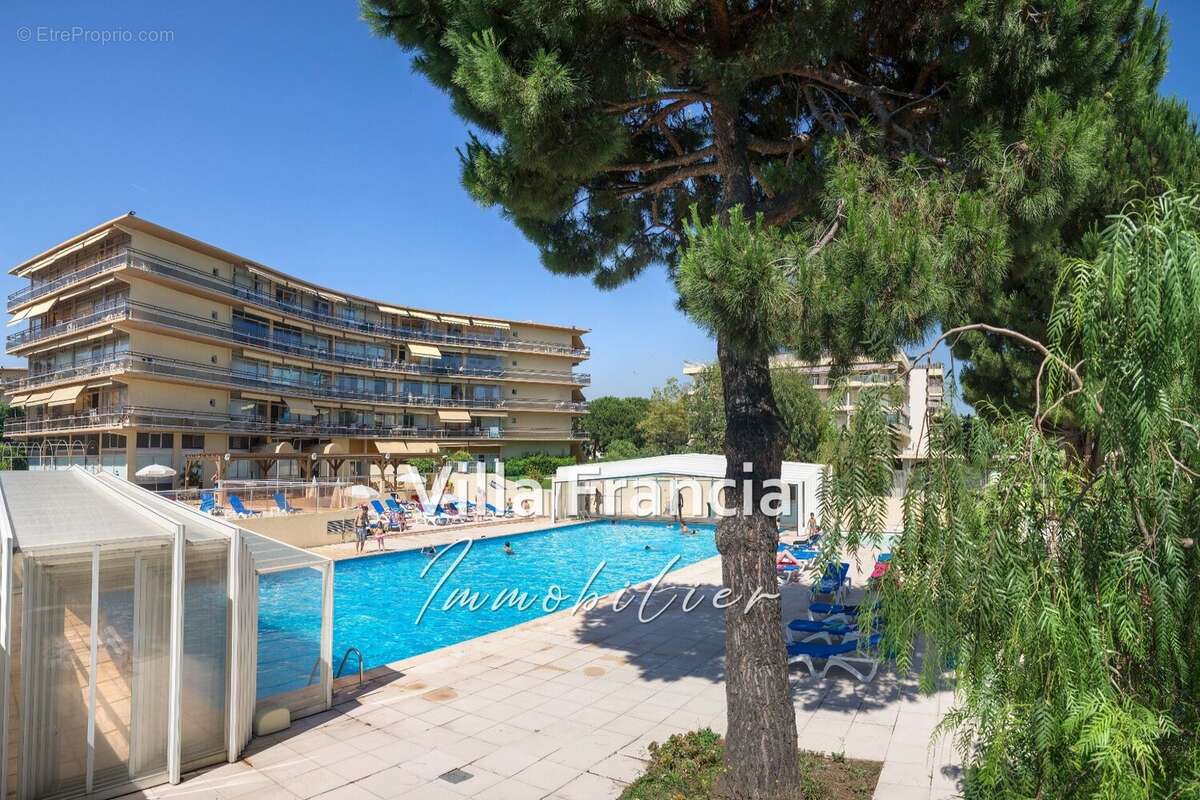 Appartement à SAINT-LAURENT-DU-VAR