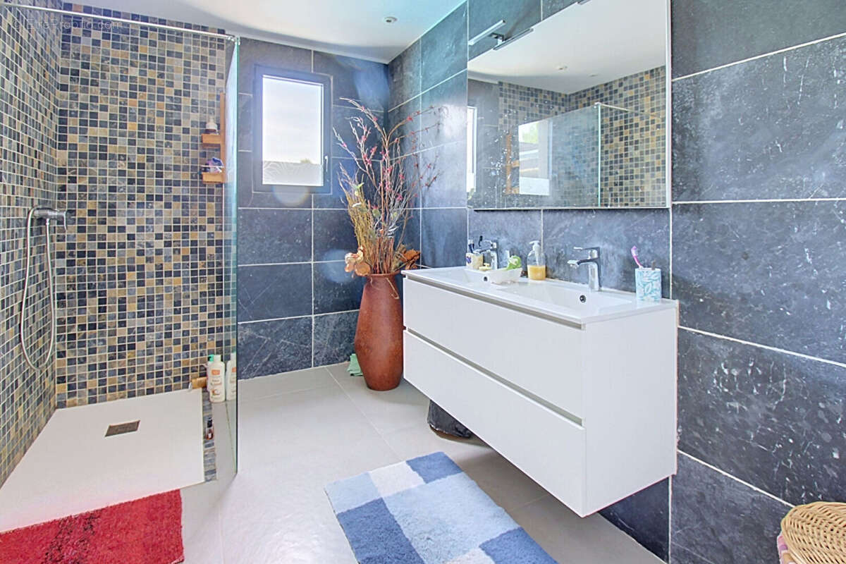 A vendre en exclusivité a vendre à vidauban - villa contemporaine avec vue panoramique, piscine et prestations  de qualité ! - photo 10