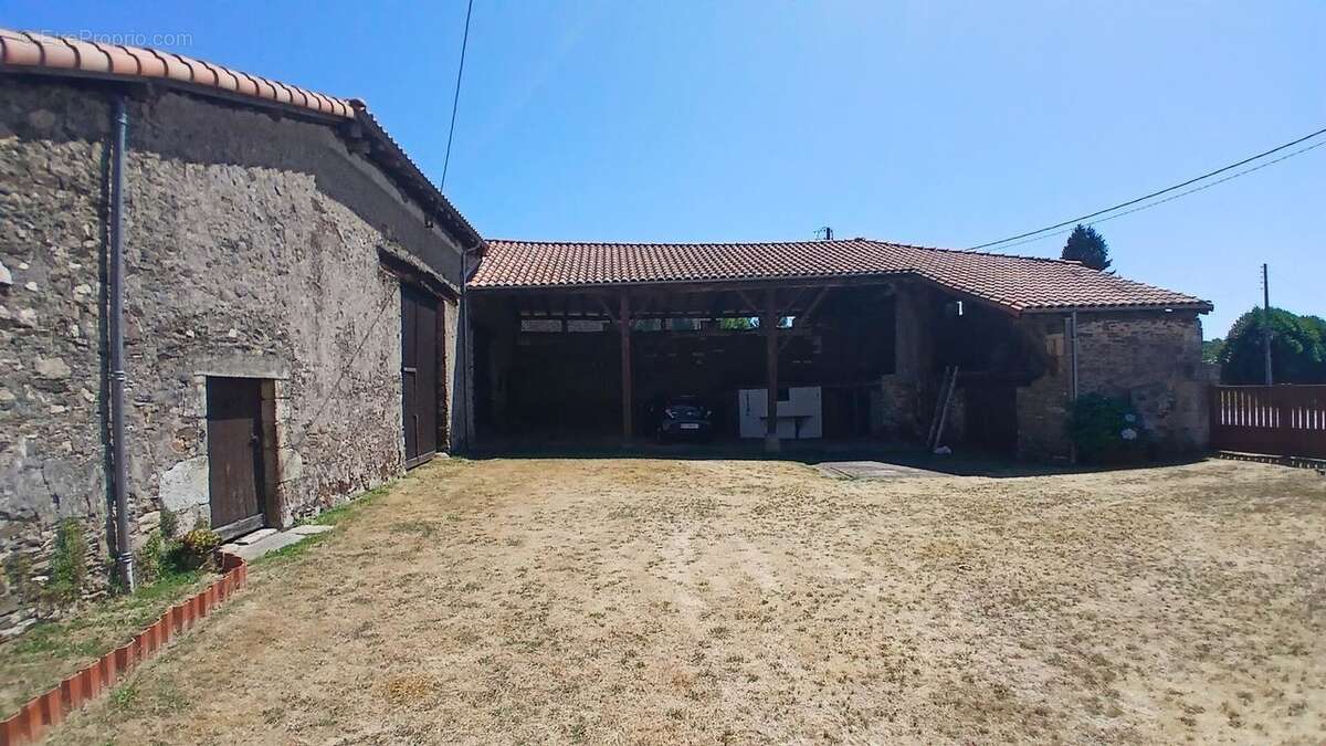 Maison à CHASSENEUIL-SUR-BONNIEURE
