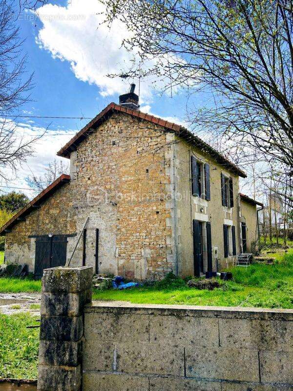 Maison à COUHE