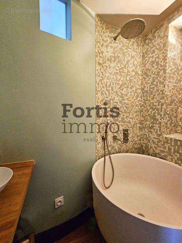 Appartement à PARIS-10E