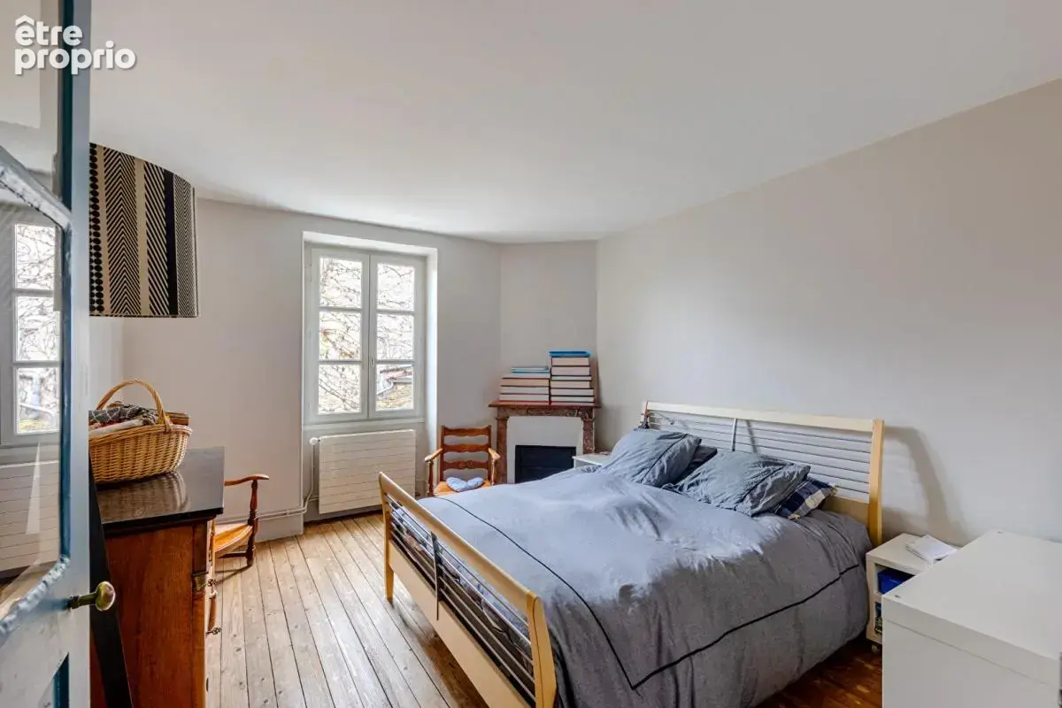 Propriété entièrement rénovée  au coeur du village - photo 17