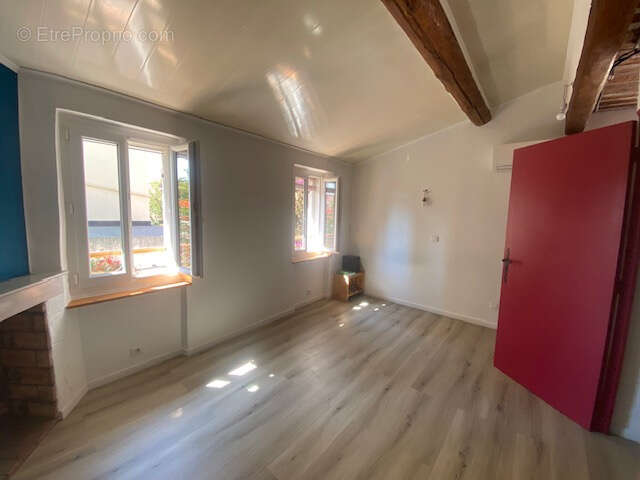 Maison à LE REVEST-LES-EAUX