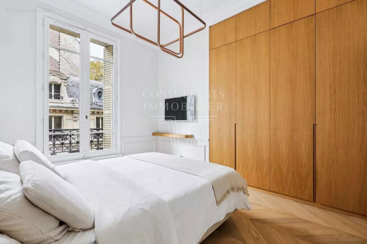 Appartement à PARIS-8E