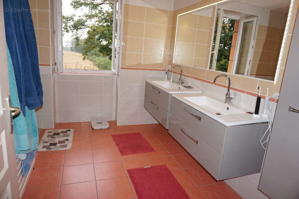 Maison à LA CLAYETTE