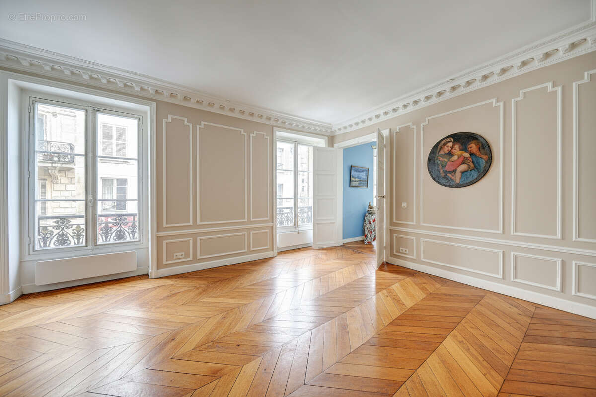 Appartement à PARIS-8E