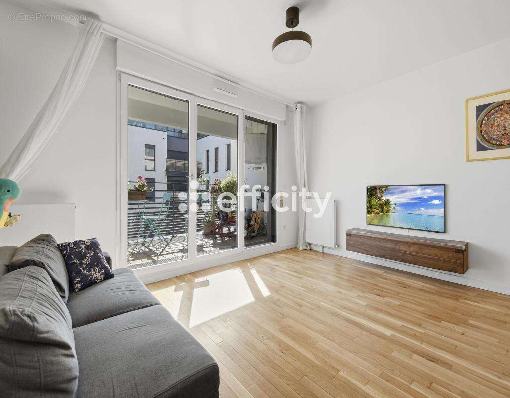 Appartement à COURBEVOIE