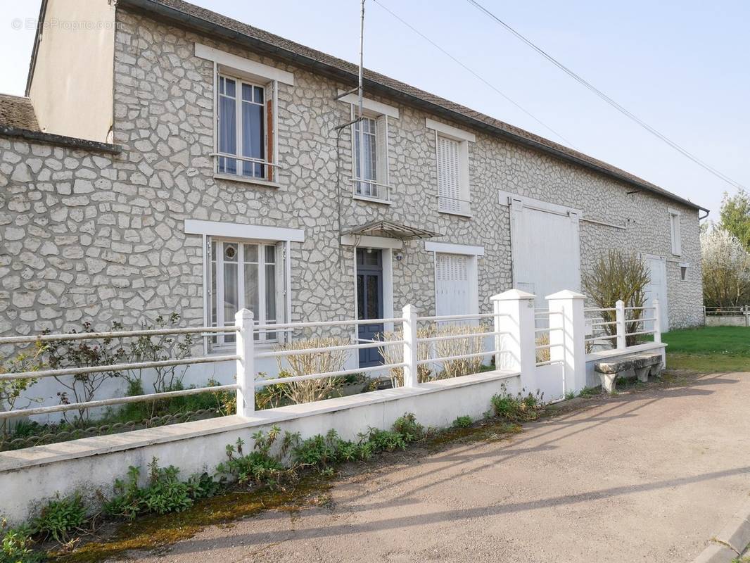 Maison à CORBEILLES