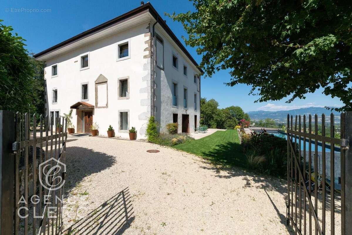 Maison à PERS-JUSSY