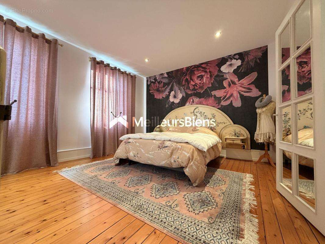 Maison à MONTREUX-CHATEAU