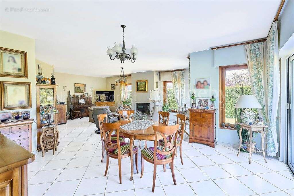 Maison à LOUVIL