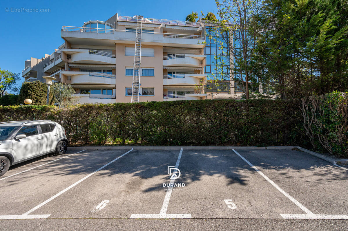 Parking à MARSEILLE-8E