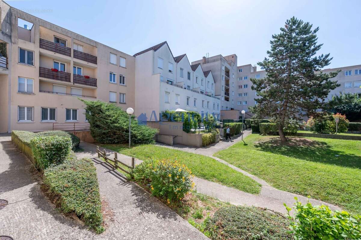 Appartement à LOGNES
