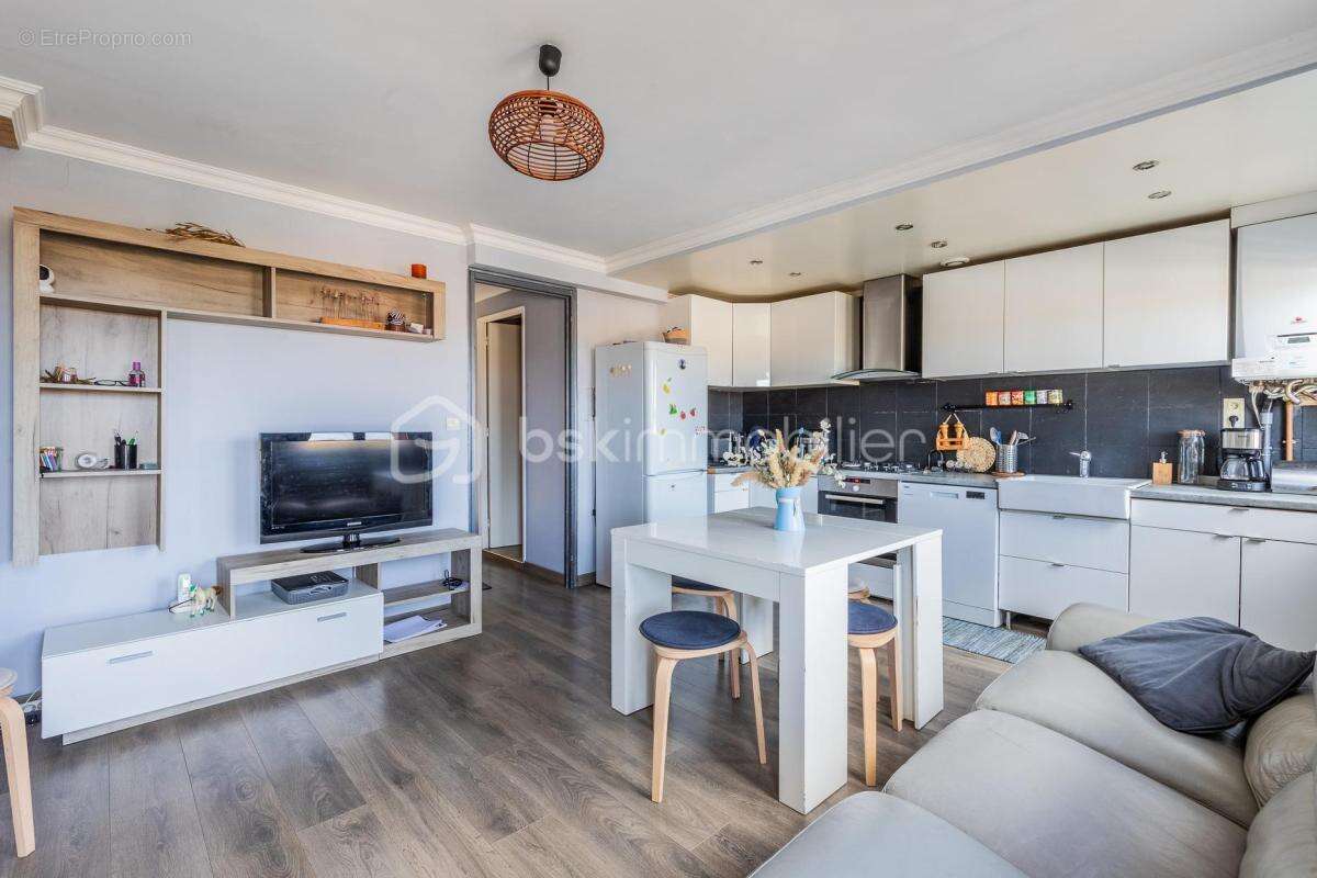 Appartement à PARAY-VIEILLE-POSTE
