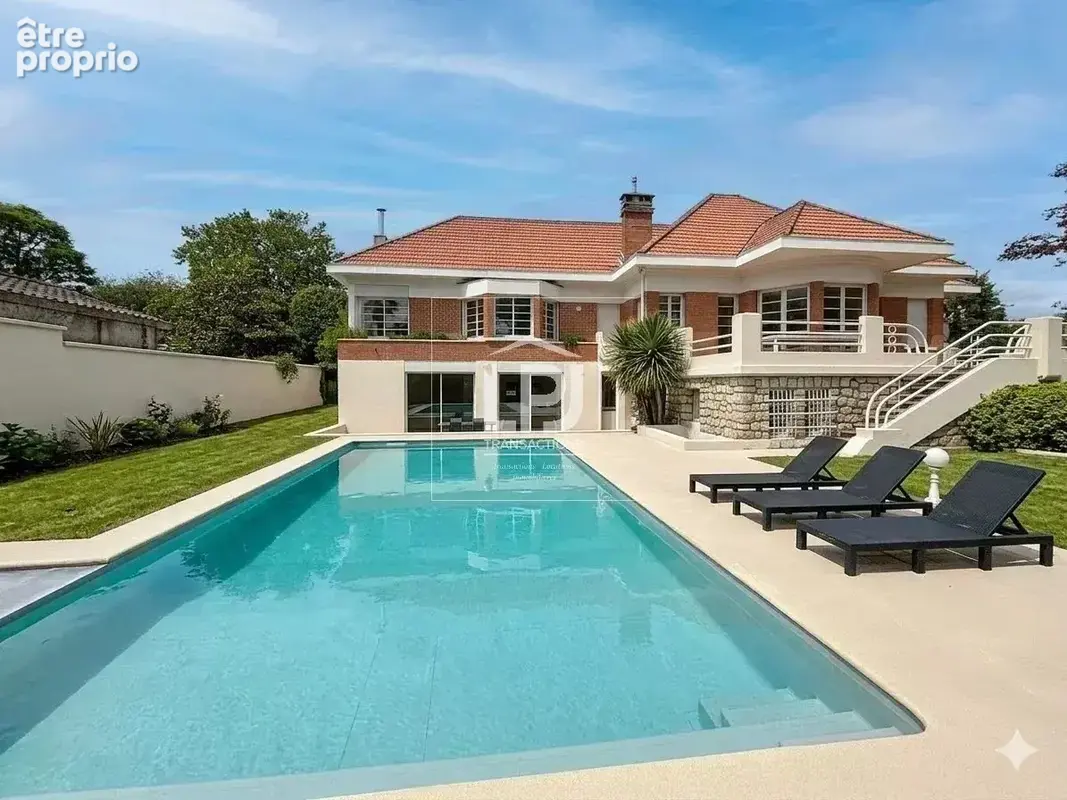 Cœur de Village, bords de Garonne – Maison lumineuse 4 chambres + 1 bureau, avec piscine sur une parcelle de près de 1500 m², va - photo 6