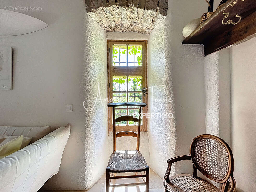 À vendre   Ancien prieuré du XIVe siècle entièrement rénové   Larzac, charme et autonomie - photo 9
