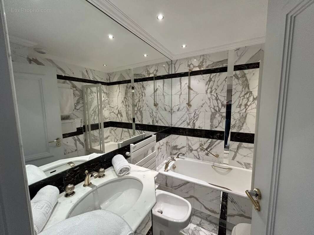 Appartement à VALLAURIS