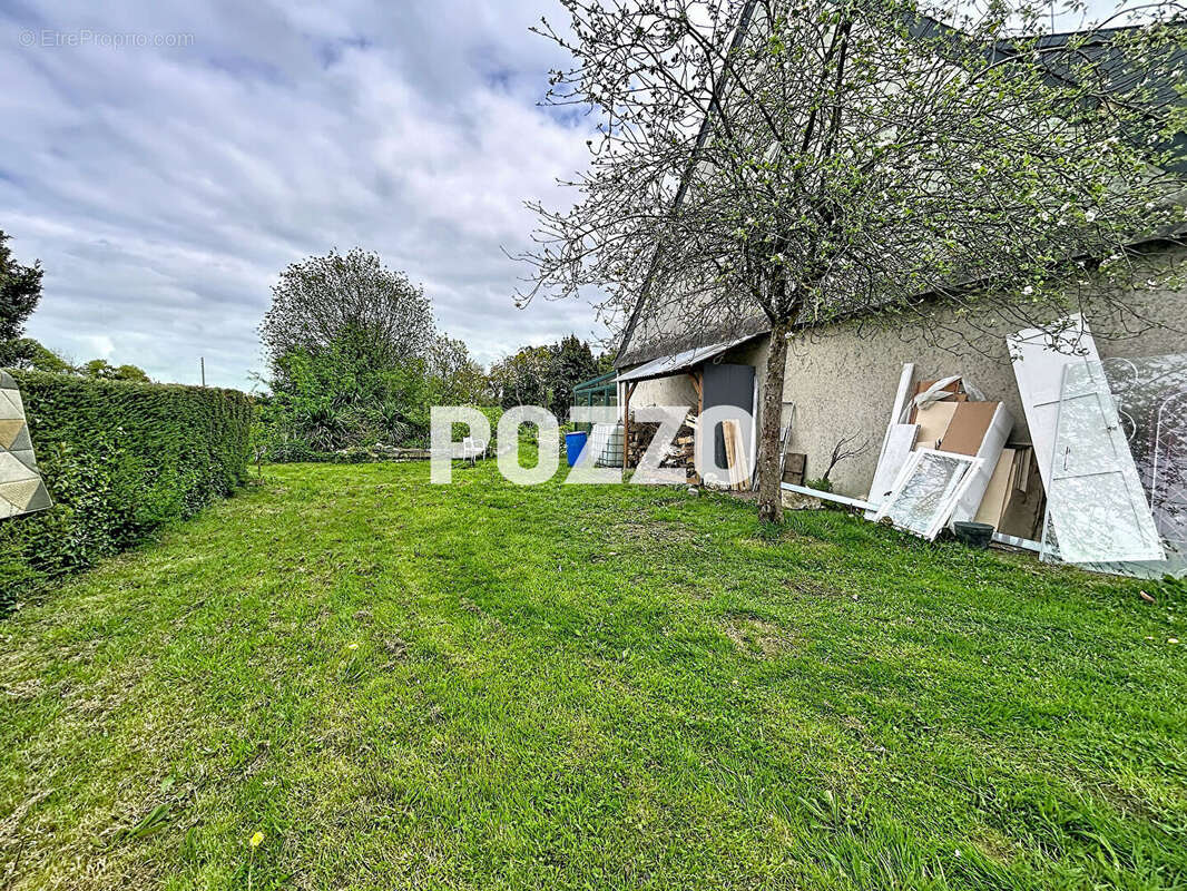 Terrain à VILLEDIEU-LES-POELES