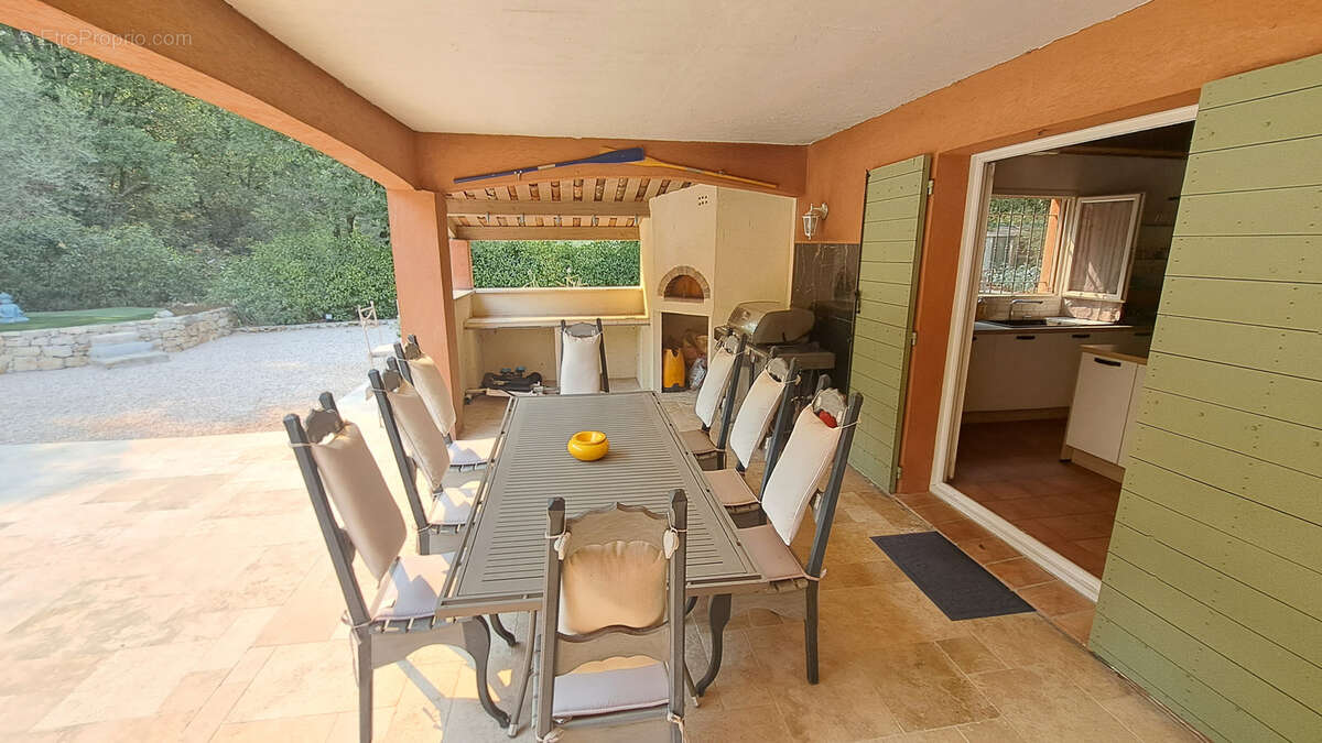 Très belle villa, 240m2 de plain pied au calme. - photo 2