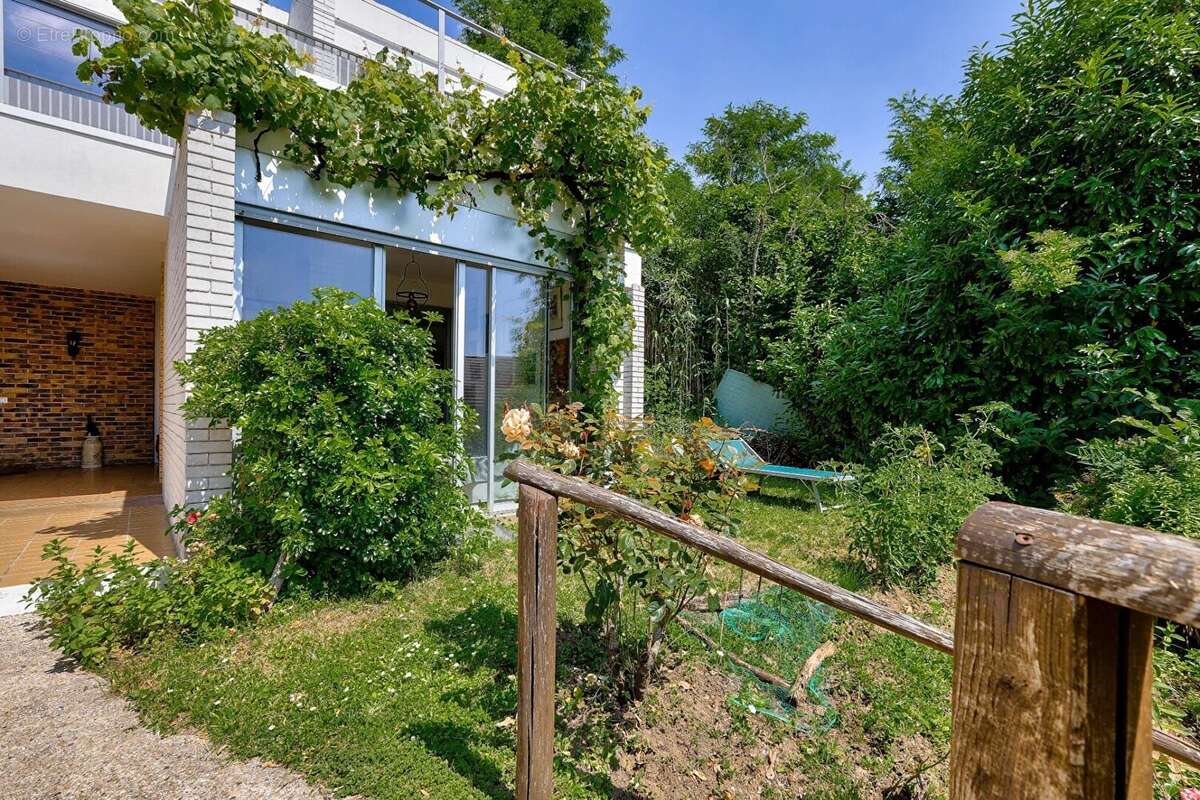 Maison à LE PLESSIS-ROBINSON