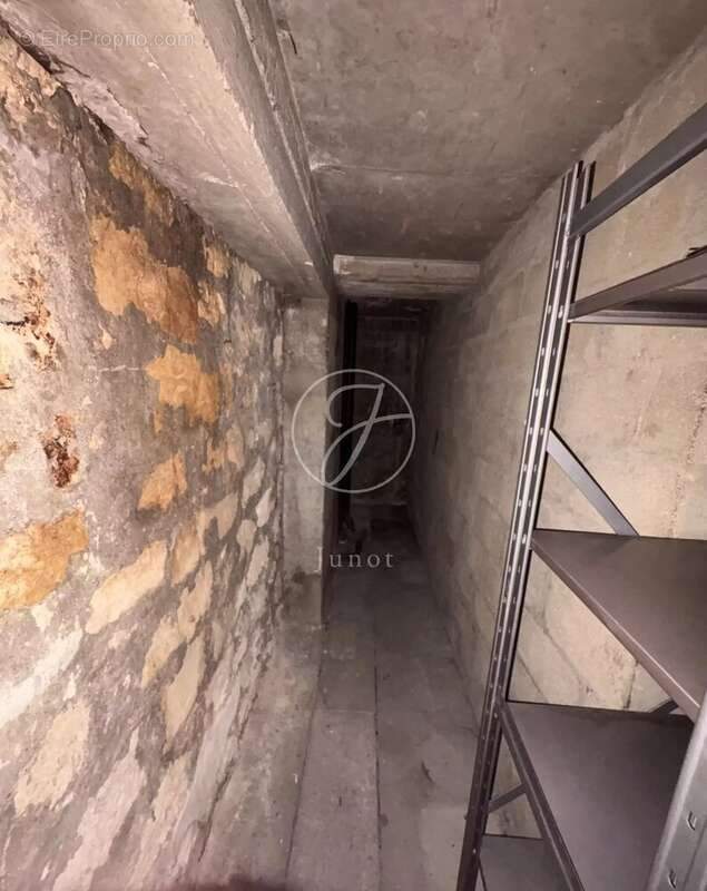 Parking à PARIS-16E