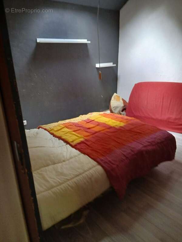 Maison 160 m² à Saint-Priest-Bramefant  - photo 6