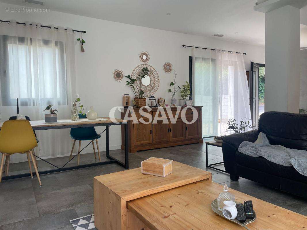 Vente Maison 5 pièces de 175m² - 83720 Trans-en-Provence - photo 5