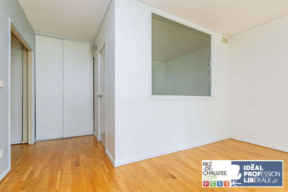 Bureaux a amenager en rez-de-chaussee 2-3 pieces - vieux puteaux - photo 5