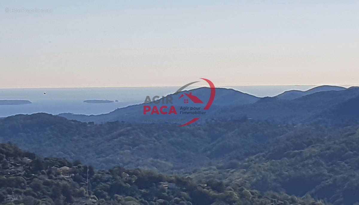 Terrain à LES ADRETS-DE-L&#039;ESTEREL