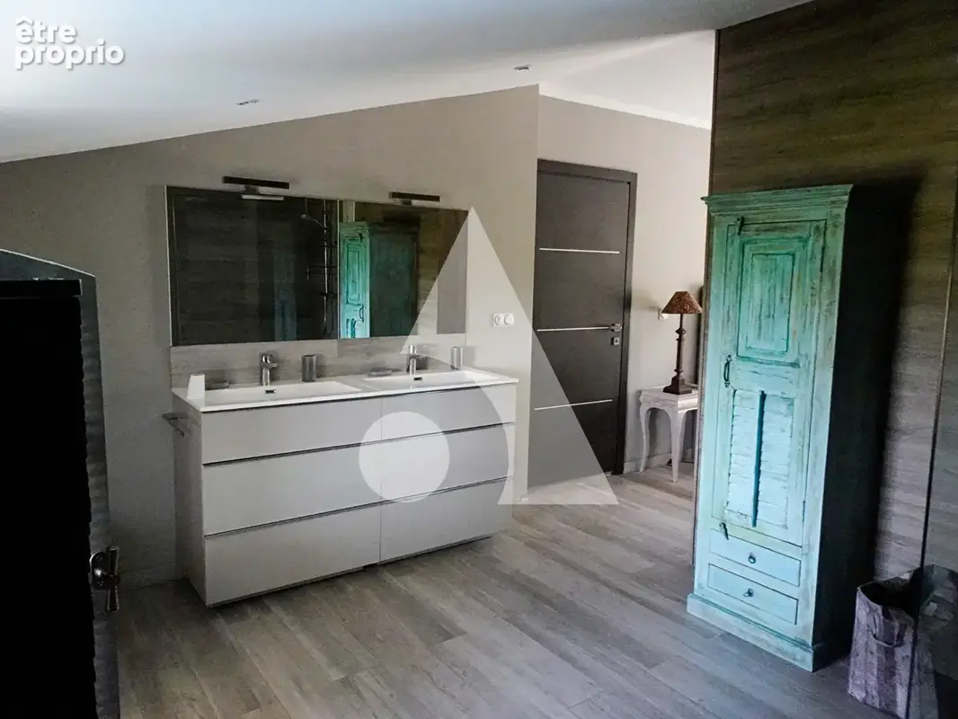 Saint-raphael superbe villa contemporaine avec piscine et 5 chambres - photo 9