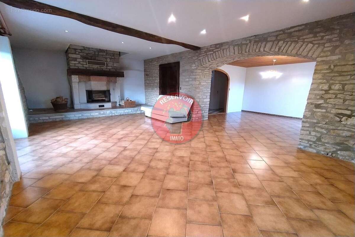 Maison à BIERRY-LES-BELLES-FONTAINES