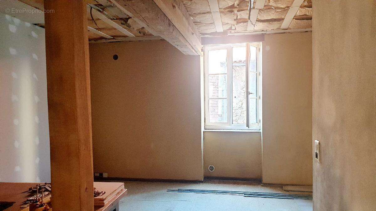 Appartement à SAINT-LEONARD-DE-NOBLAT