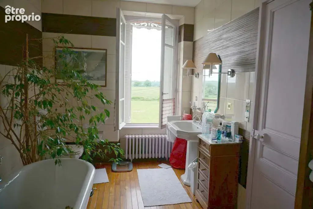 Belle et grande maison de caractère avec dépendances - photo 5