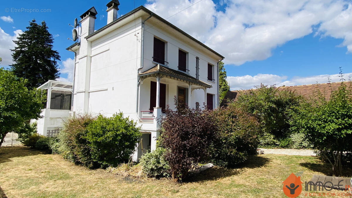 Maison à COUILLY-PONT-AUX-DAMES