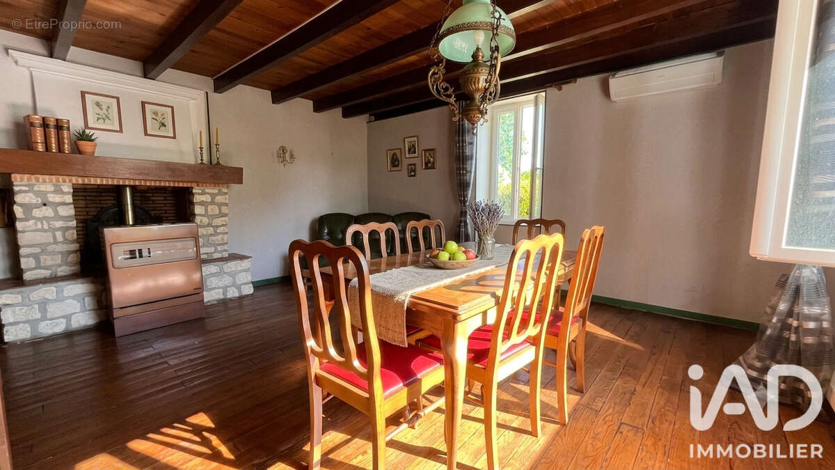 Maison 99 m² à Saint-Meme-Les-Carrieres  - photo 6