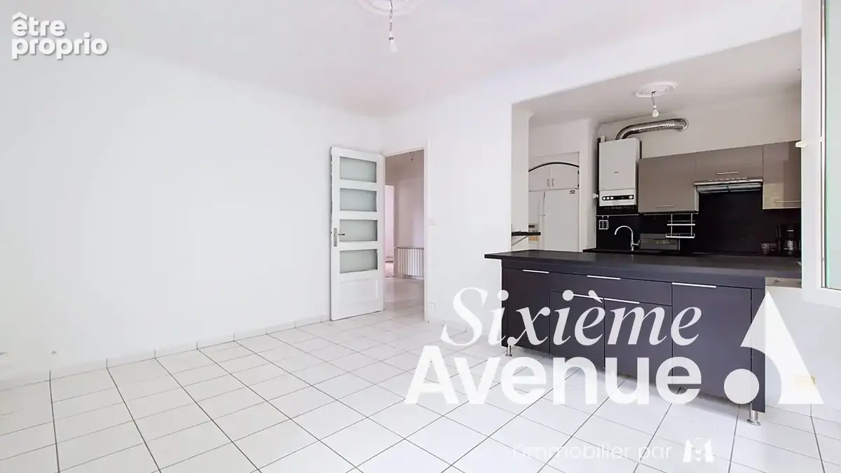 Givors centre  Grand T4 lumineux avec balcon, vue dégagée et cave de 28 m² - photo 3