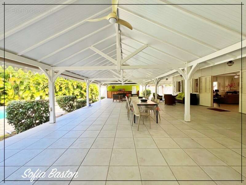 Sainte-Anne Plage – Villa T7 de 220 m²hab.+ 231m2 de terrasses - Piscine - bungalows annexes– Terrain 1 409 m² – Martinique (972 - photo 11