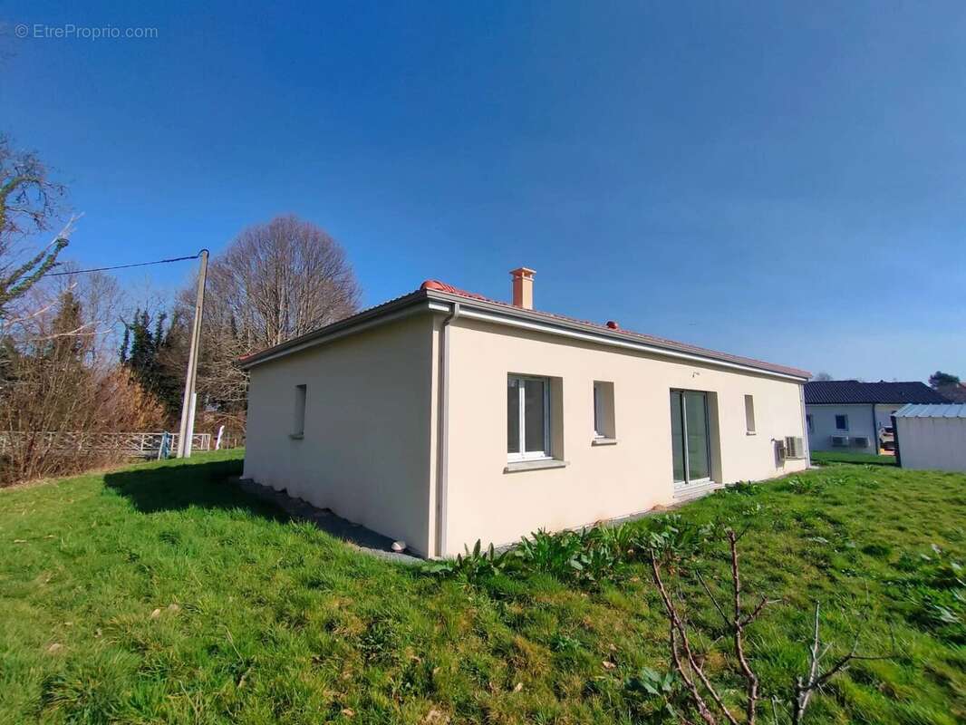 Maison à CHALUS