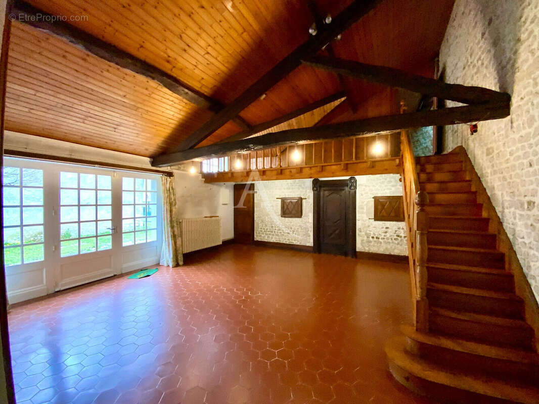 Maison à CRITEUIL-LA-MAGDELEINE