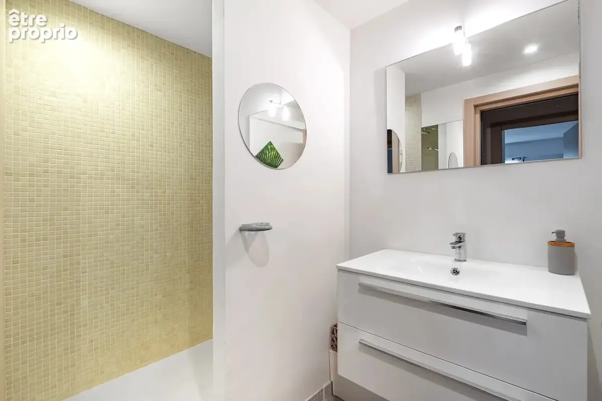 Antibes – port vauban – 3/4 pièces de 90 m² avec terrasse, garage et cave - photo 12