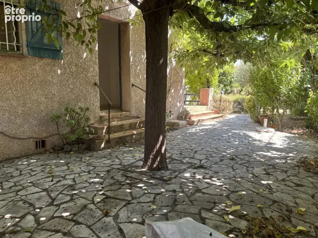 Lorgues, maison à relooker sur 417 m² de terrain - photo 2