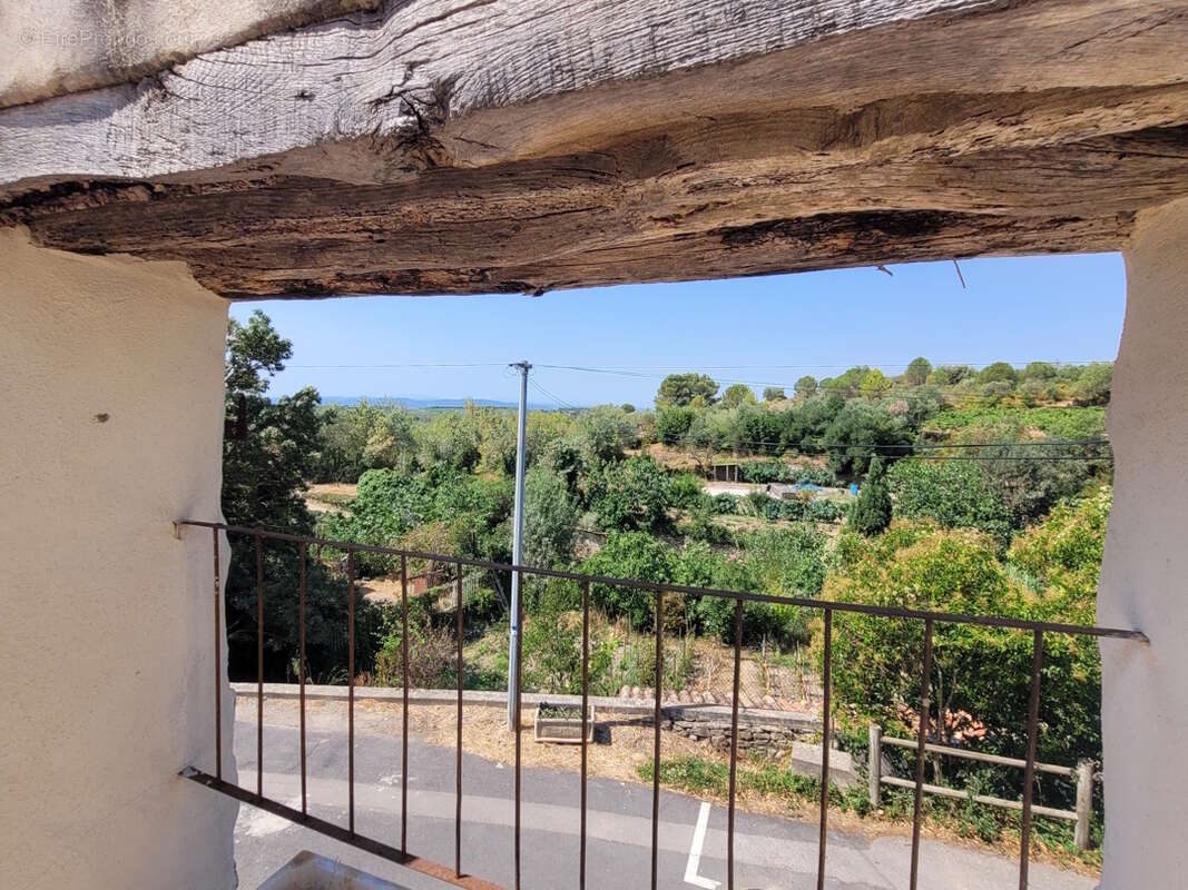 Très jolie maison en pierres de 110 m² habitables avec terrasse  - photo 6