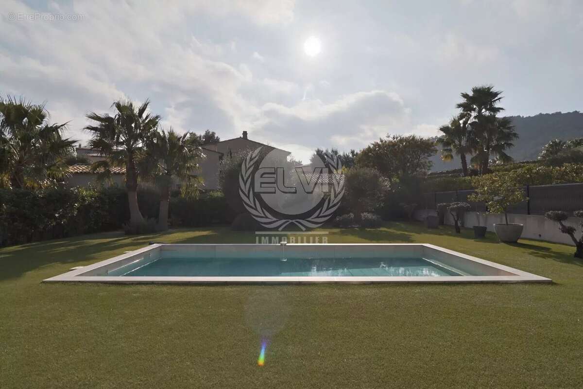 Maison à PLAN-DE-LA-TOUR