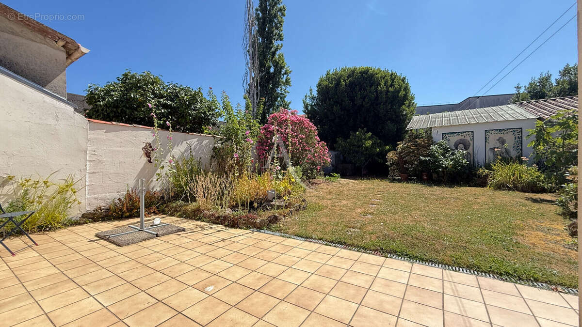 Maison à La Roche-sur-Yon - quartier de la Gare - photo 9