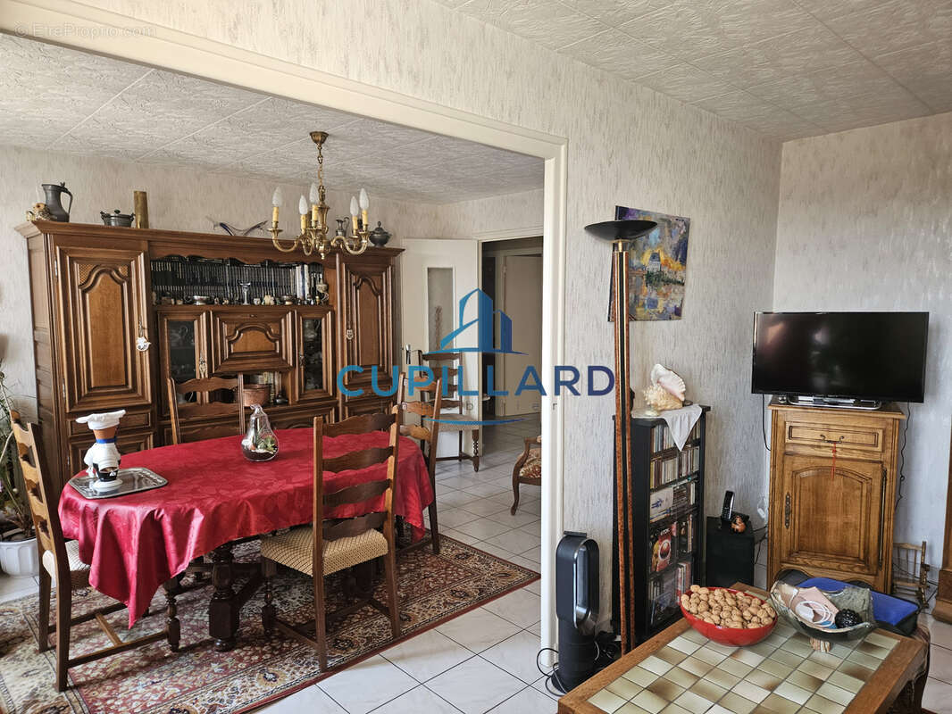 Appartement T4 avec balcon - cave et garage - Vue dégagée - photo 6