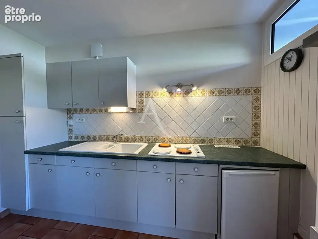 Appartement type2 de 50.25 m2 vue chateau balcon garage et cave greoux les bains - photo 8