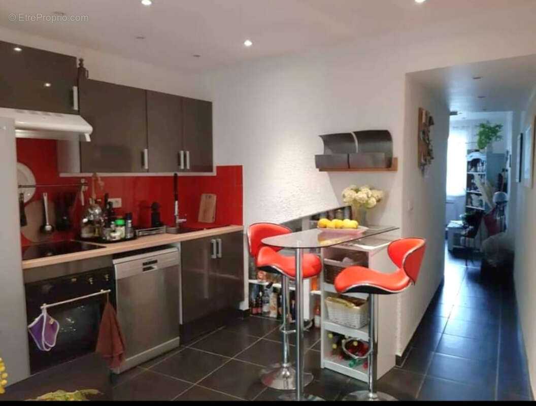 Appartement à SOLLIES-PONT