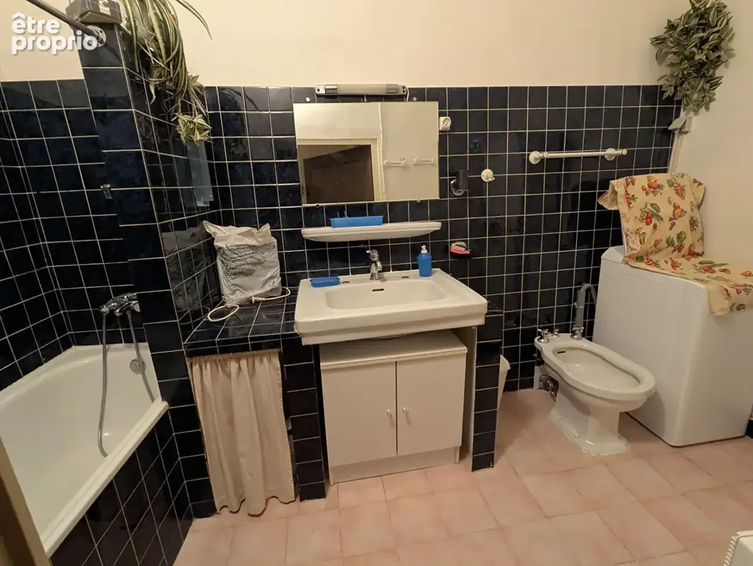 AUPS, charmant appartement situé au premier étage avec remise. - photo 6