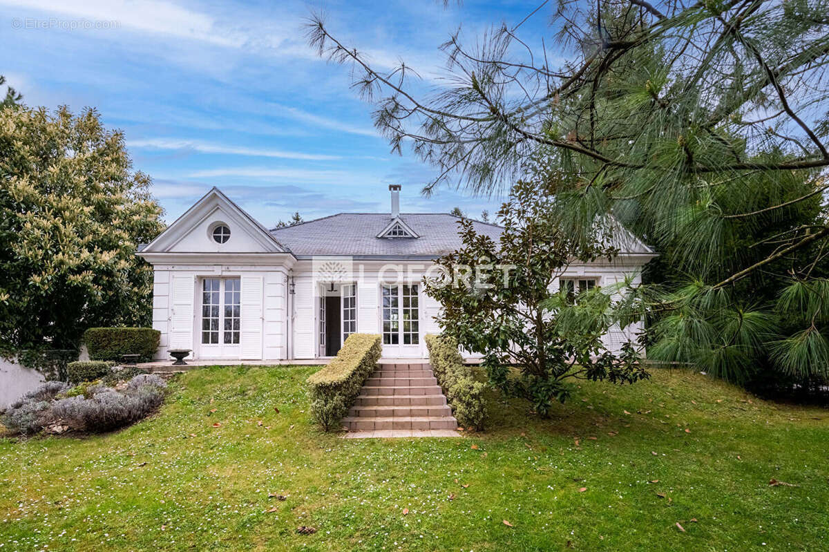 Maison à LA CELLE-SAINT-CLOUD