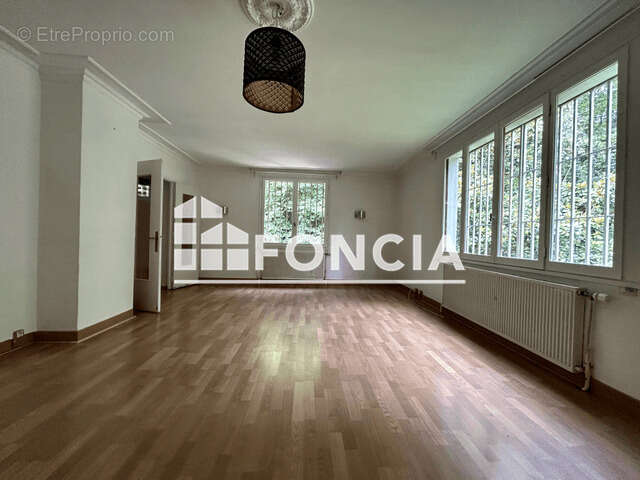 Maison à FONTENAY-LE-VICOMTE